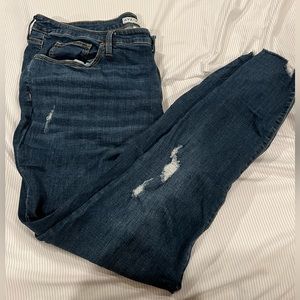 Distressed skinny jeans